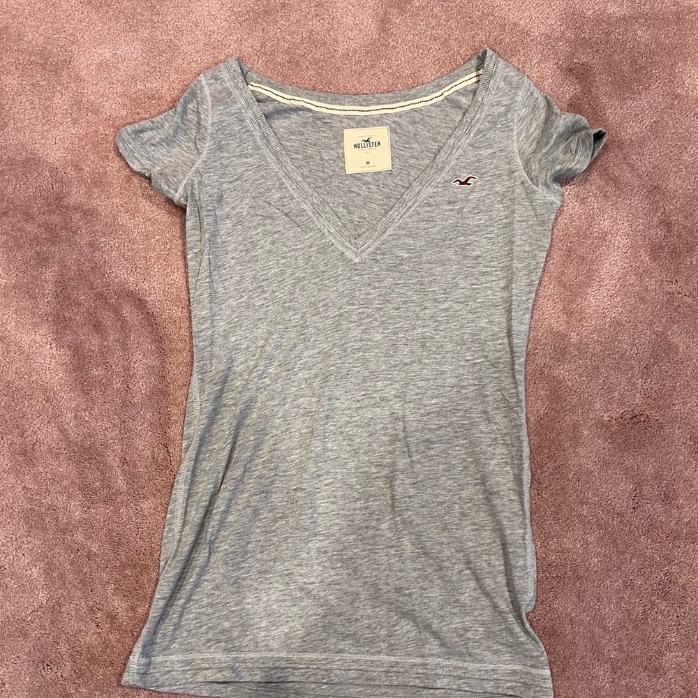 Hollister | Gray V-Neck T-Shirt